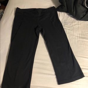 LULULEMON gather and crow crop